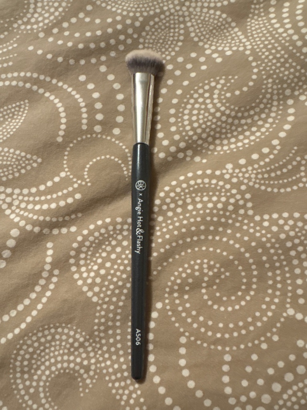 BK Beauty A506 Angie Hot & Flashy concealer fluffy brush
